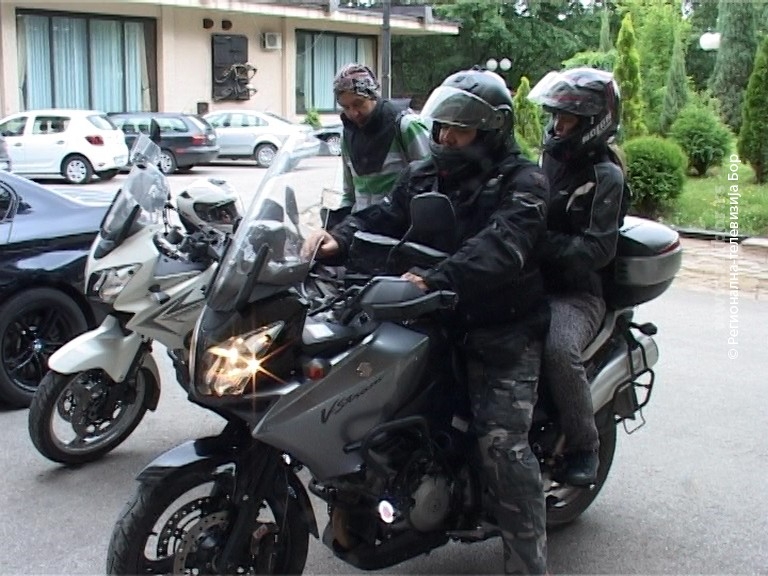 8ba2c1dae5db07d72fd7aa510cc9b782