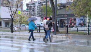 30102019_GRAD_ljudi_mokro_kisa