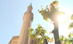 19072021_Dzamije_spolja_i_unutra_za_BAJRAM_vtr_off.avi.Still001