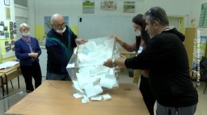 16012022_06_Zatvaranje_glasackog_mesta_Branko__-_Ljilja_16_1.mpg.Still001
