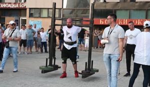 06062022_Strongmen